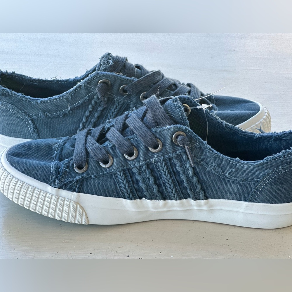 NWOT Blowfish Sneakers